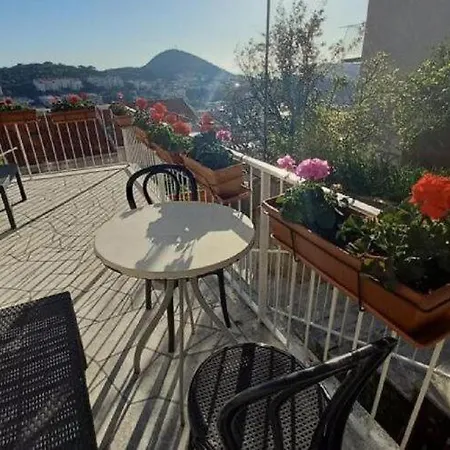2 - Double With Shared Bathroom 1 Apartment *