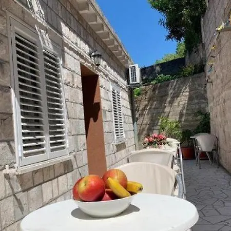 2 - Double With Shared Bathroom 1 Apartment *